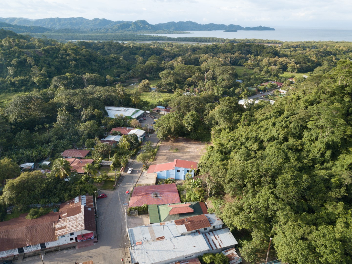 AdobeStock_218072949 Settlement in the Gulf of Nicoya.